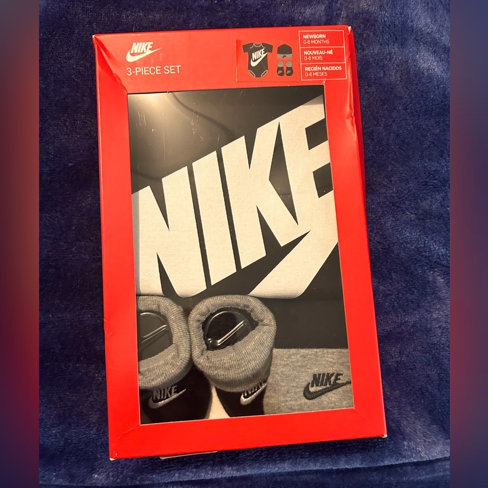 NIB Nike 0-6 months Baby Set